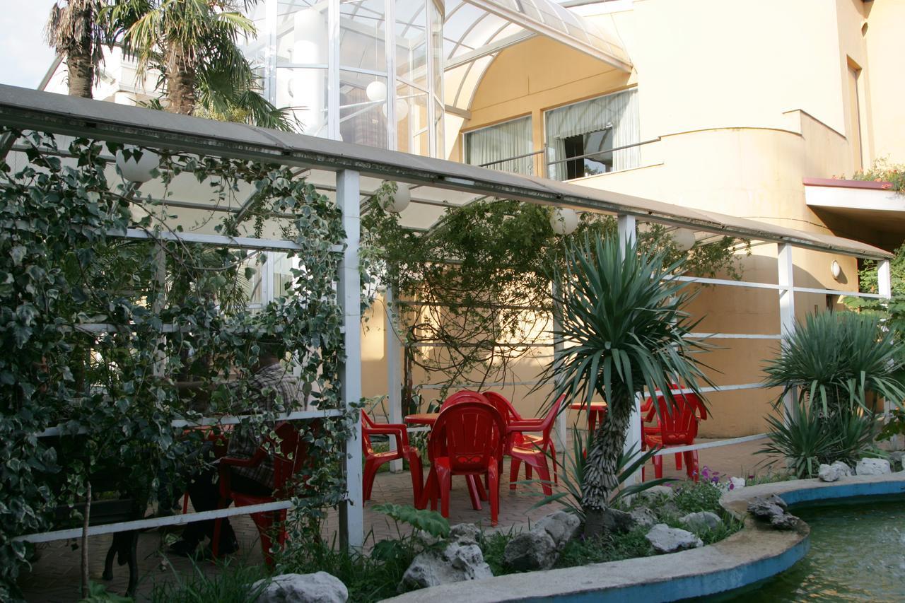 Hotel Eleon Kutaisi Zewnętrze zdjęcie