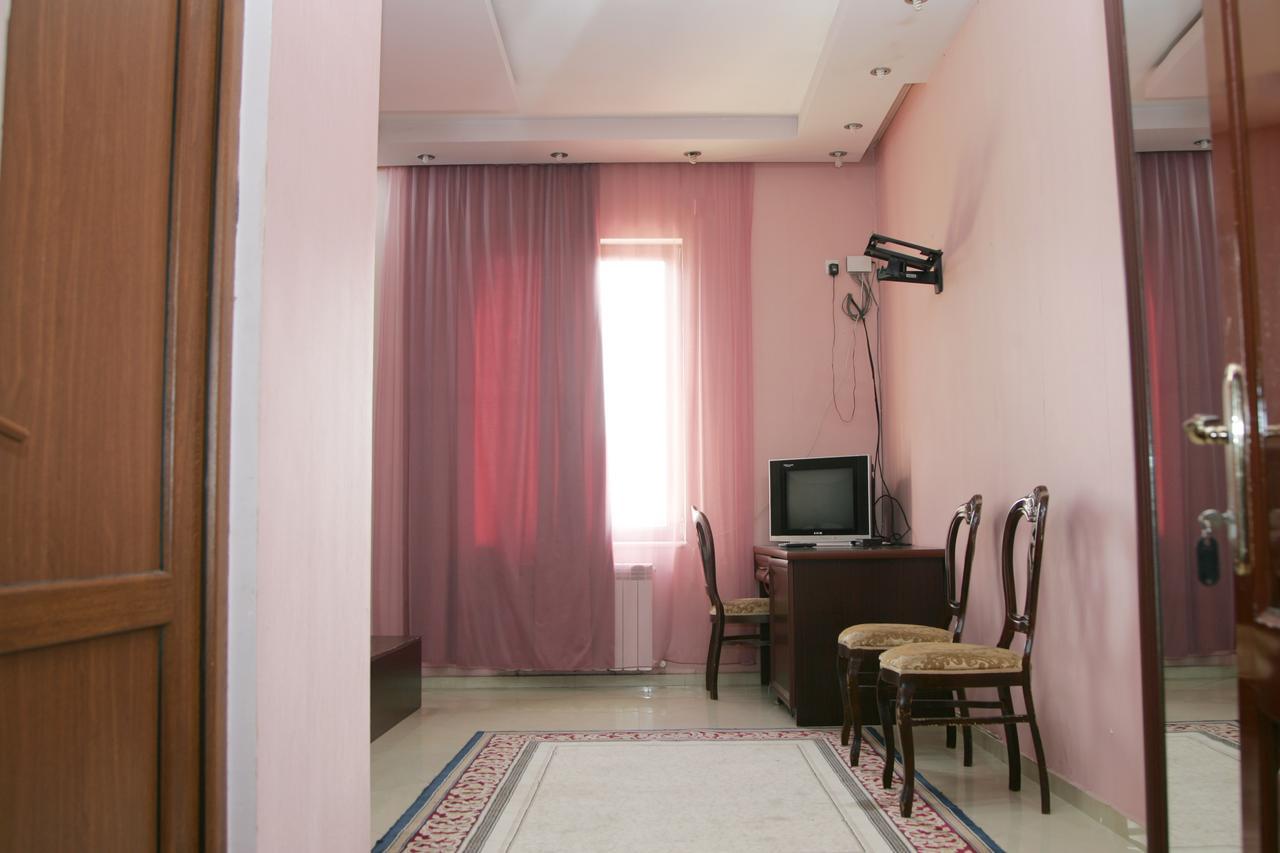 Hotel Eleon Kutaisi Zewnętrze zdjęcie